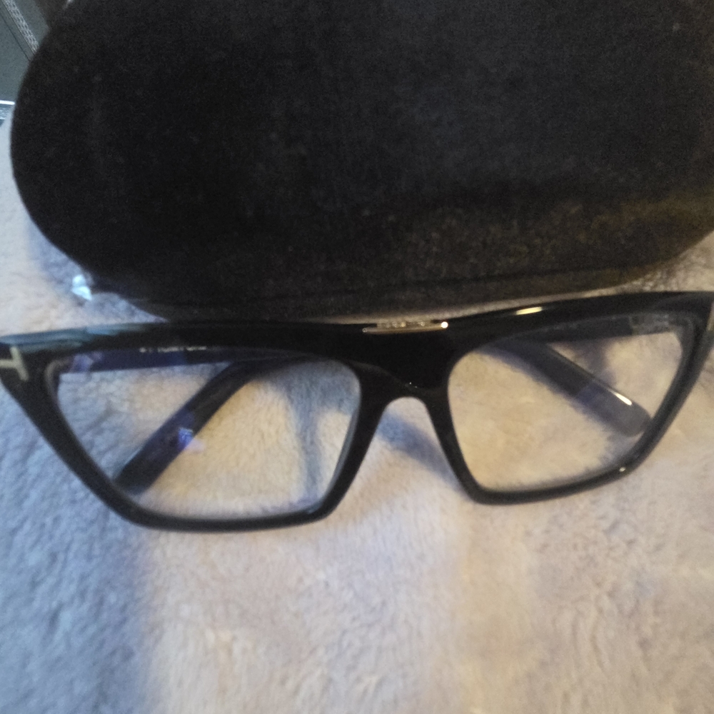 Black Cat-Eye Glasses with Case